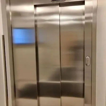 Entire Flat Downtown With Sauna & Garage Space Βάασα